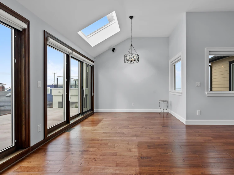 15348 Victoria Avenue, Surrey, BC, V4B 1H2 - 11