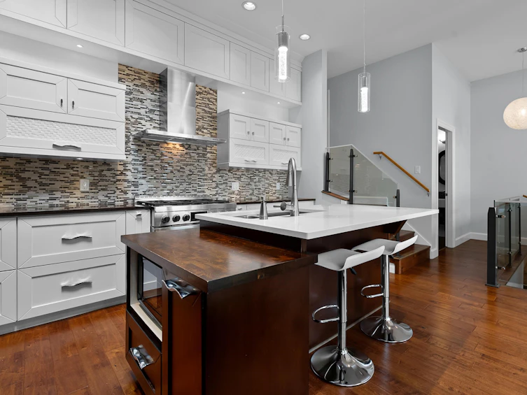 15348 Victoria Avenue, Surrey, BC, V4B 1H2 - 15