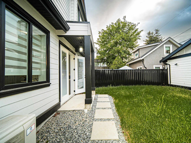 2831 Mcgill Street, Vancouver, BC, V5K 1H7 - 15