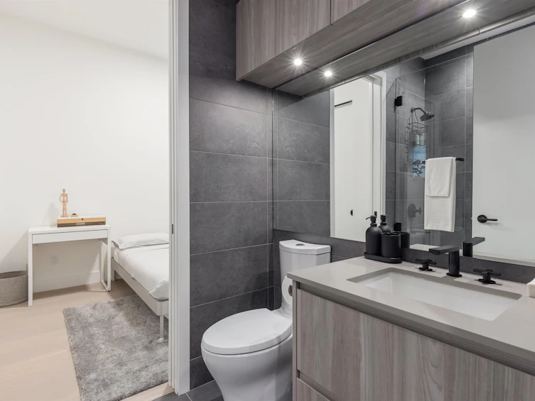 212-300 Salter Street, New Westminster, BC, V3M 0L9 - 12