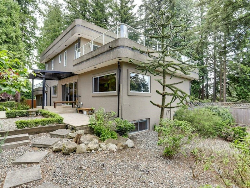 13887 16th Avenue, Surrey BC V4A 1P8
