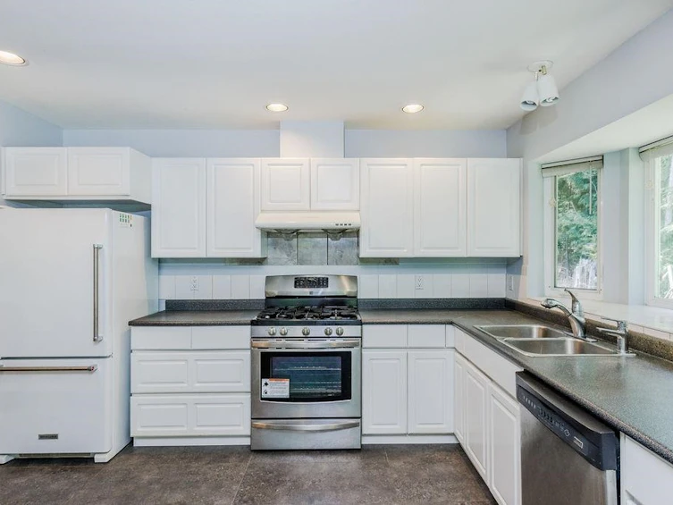 7629 Redrooffs Road, Halfmoon Bay, BC, V7Z 1C4 - 7