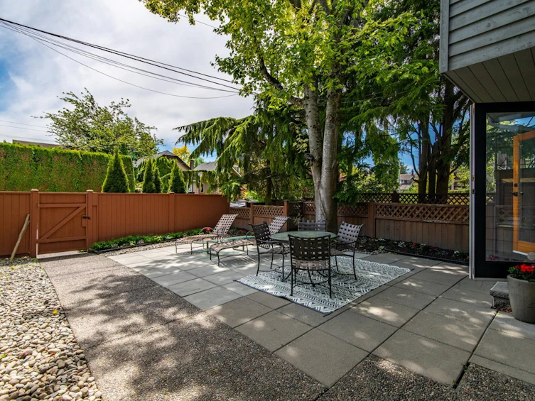3463 W 8th Avenue, Vancouver, BC, V6R 1Y6 - 3