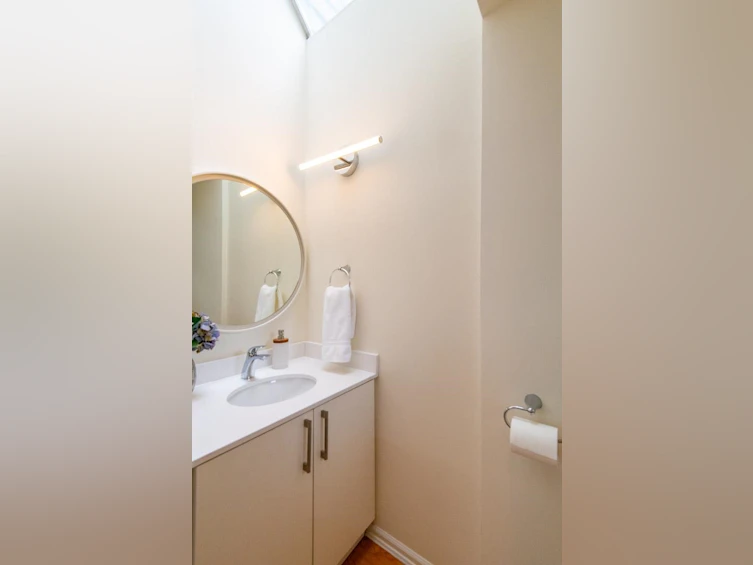 3463 W 8th Avenue, Vancouver, BC, V6R 1Y6 - 8
