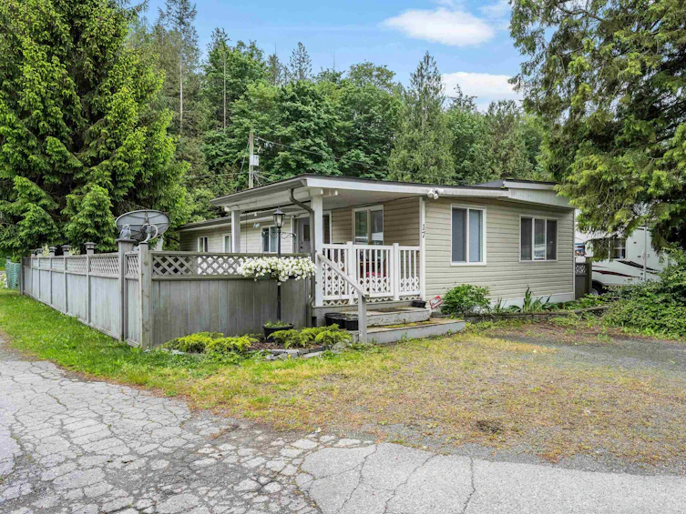 17-3942 Columbia Valley Road, Cultus Lake, BC, V2R 5B1 - 3