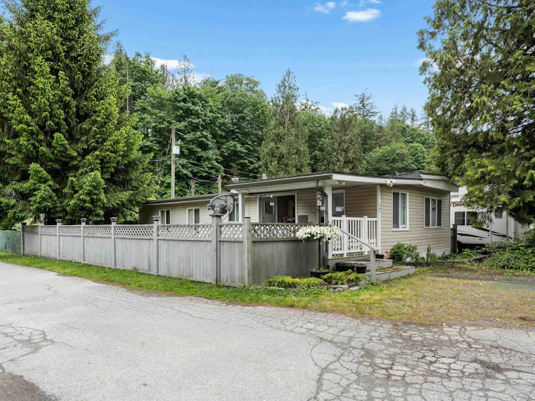 17-3942 Columbia Valley Road, Cultus Lake, BC, V2R 5B1