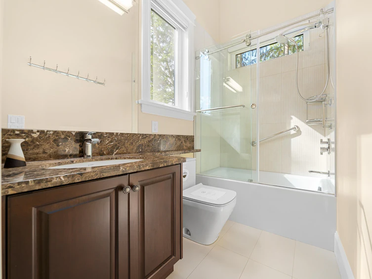5358 Malaspina Place, North Vancouver, BC, V7R 4M1 - 29