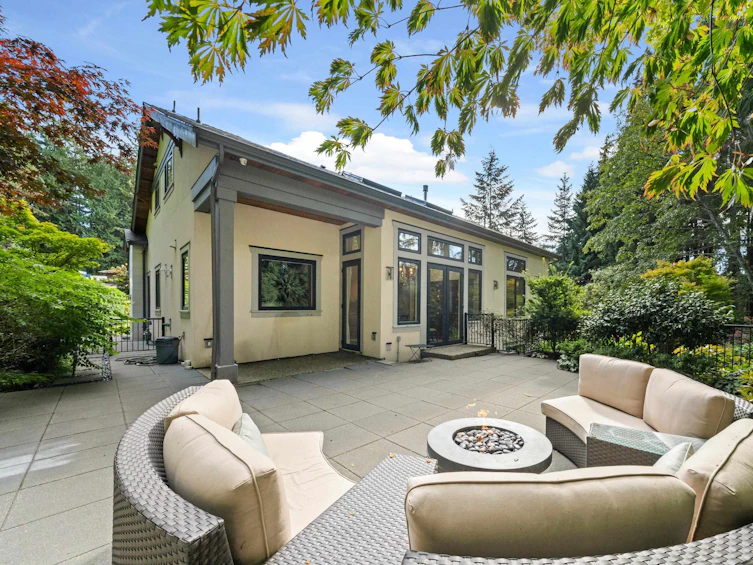5358 Malaspina Place, North Vancouver, BC, V7R 4M1 - 3