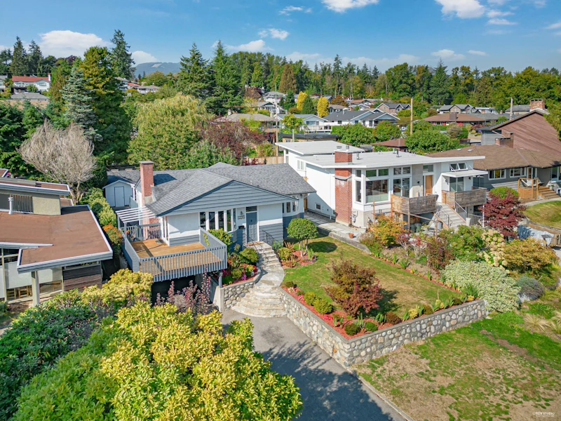 1168 Adderley Street, North Vancouver BC V7L 1T3