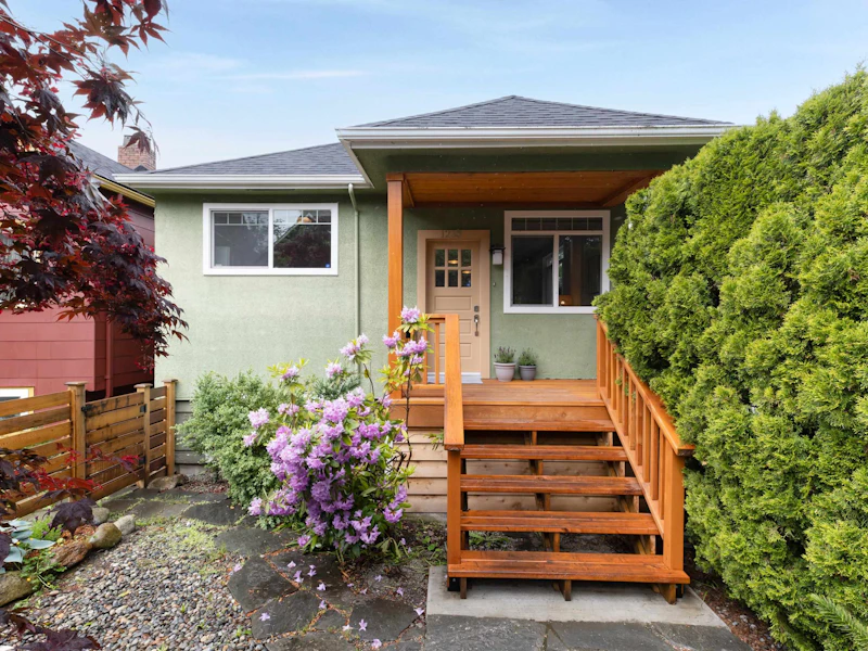 1233 E 18th Avenue, Vancouver BC V5V 1H3