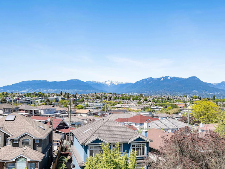 1-3378 Seaforth Drive, Vancouver, BC, V5M 4C5