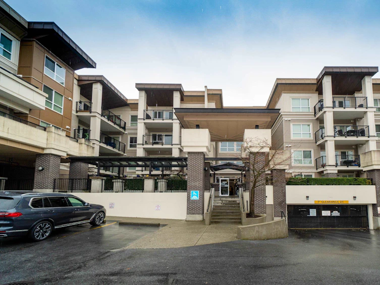 323-9655 King George, Surrey, BC, V3T 0C7 - 2