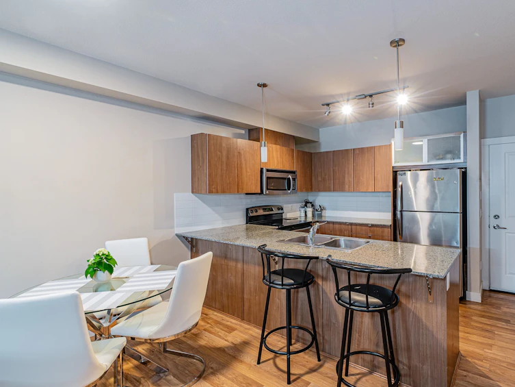 323-9655 King George, Surrey, BC, V3T 0C7 - 4