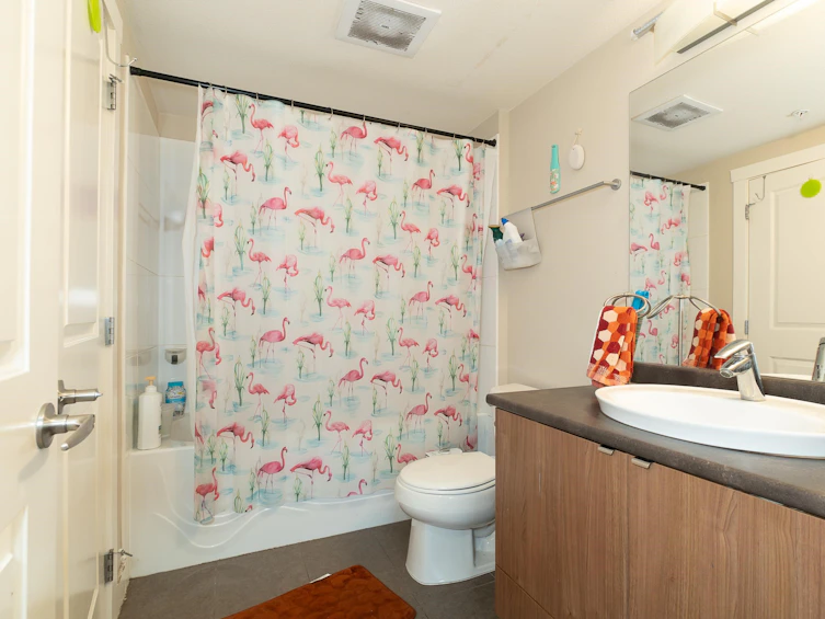 323-9655 King George, Surrey, BC, V3T 0C7 - 9