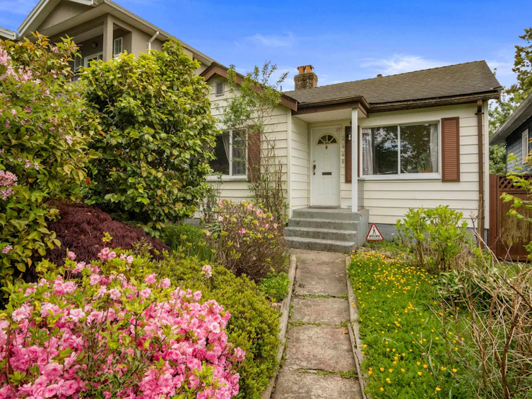 2448 East 29 Avenue, Vancouver, BC, V5R 1T9