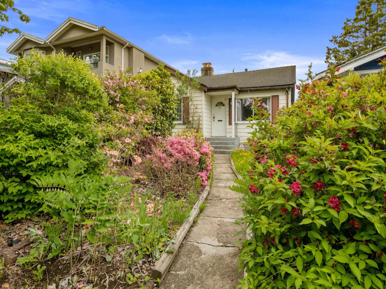 2448 East 29 Avenue, Vancouver, BC, V5R 1T9 - 2