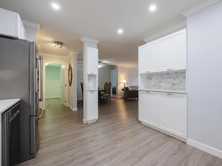 207-33728 King, Abbotsford, BC, V2S 8J4 - 8