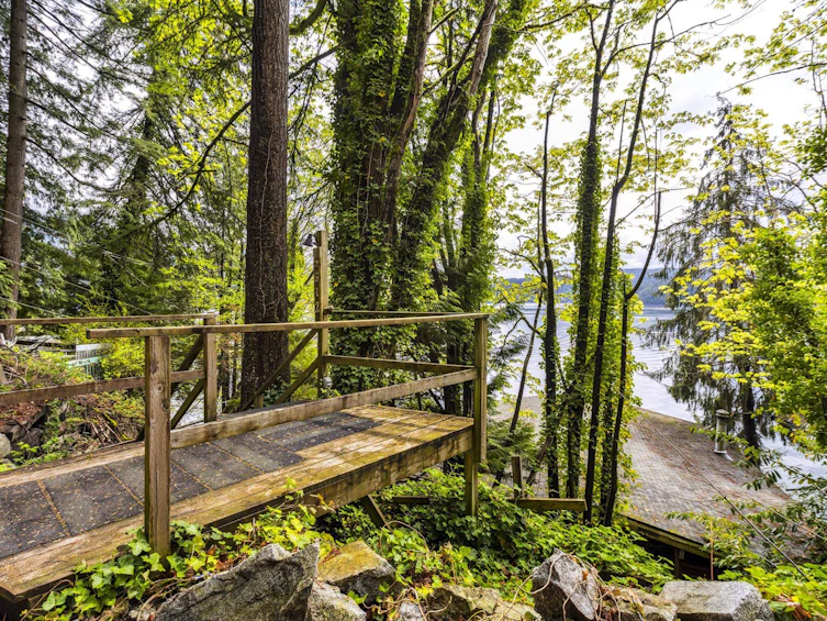 5672 Indian River Drive, North Vancouver, BC, V7G 2T8 - 37