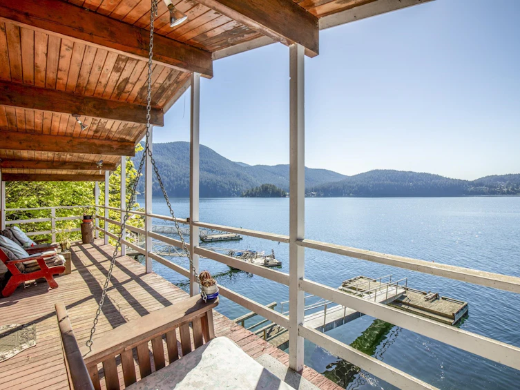5672 Indian River Drive, North Vancouver, BC, V7G 2T8 - 2