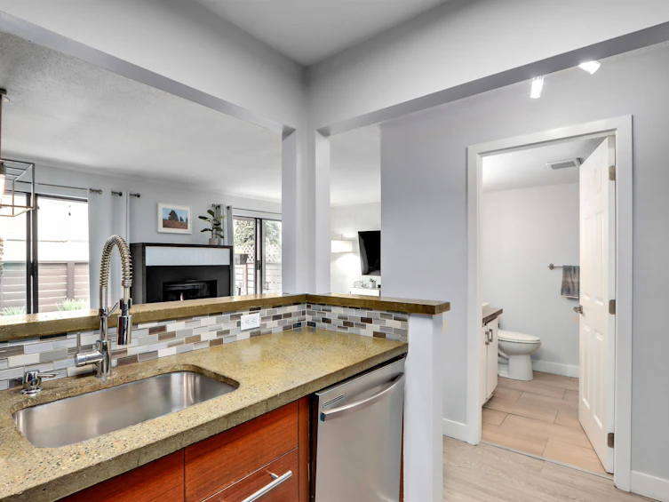 3301 Mountain Highway, North Vancouver, BC, V7K 2H4 - 7