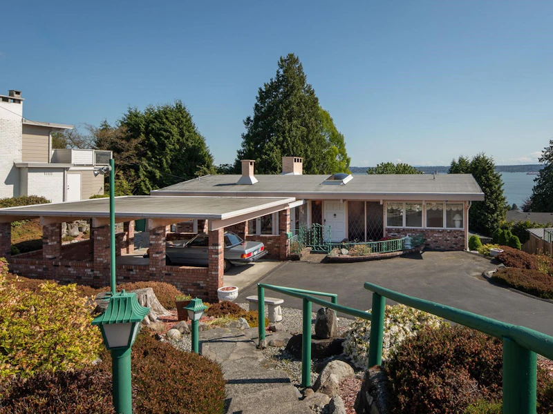 2344 Queens Avenue, West Vancouver BC V7V 2Y6