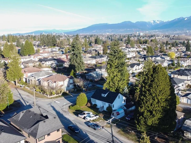 4665 Grafton Street, Burnaby BC V5H 1M3