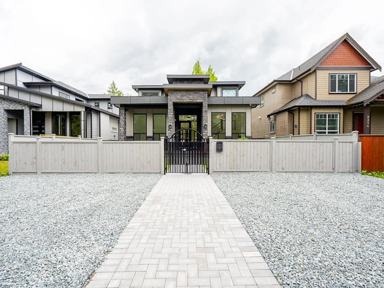 9382 156 Street, Surrey, BC, V3R 4L2 - 2