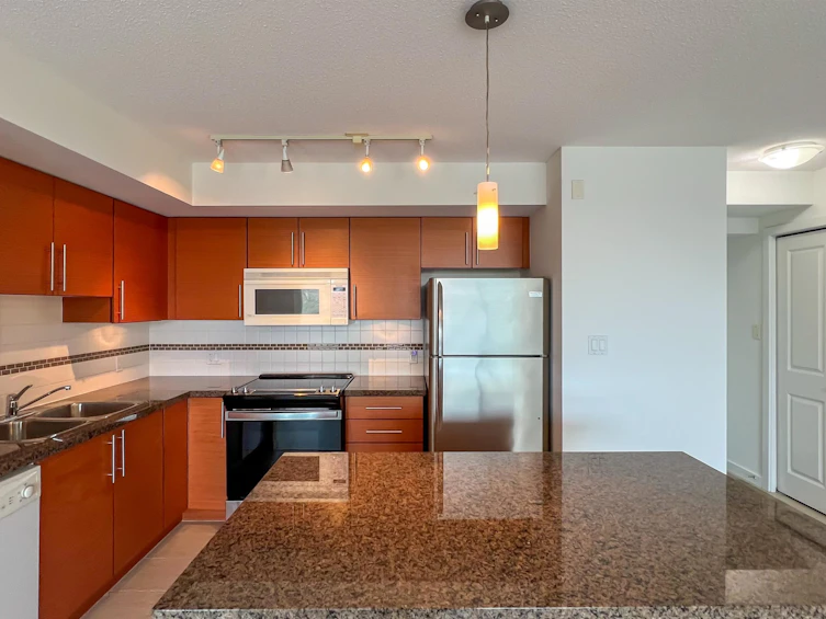 1004-2225 Holdom Avenue, Burnaby, BC, V5B 0A1 - 3