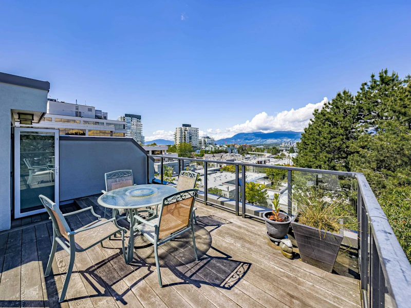 1329 W 8th Avenue, Vancouver BC V6H 3W4