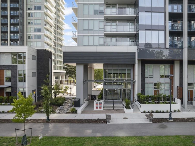 1602-10448 University, Surrey, BC, V3T 0S7