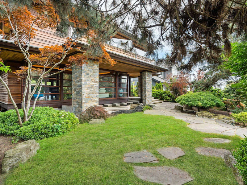 1136 Grand Boulevard, North Vancouver BC V7L 3X2