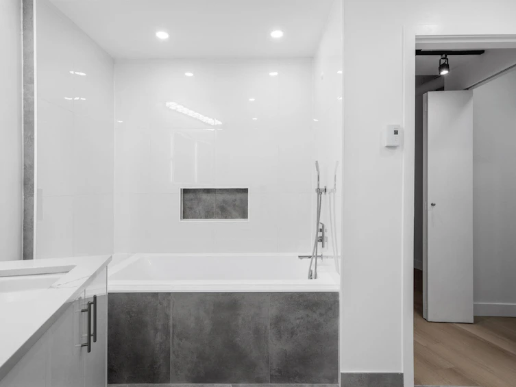 309-27 Alexander Street, Vancouver, BC, V6A 1B2 - 26