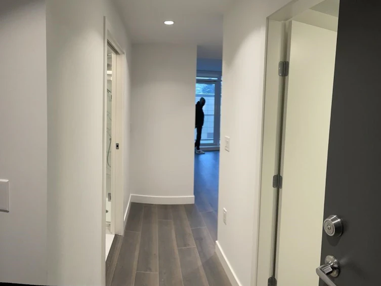 606-8188 Fraser Street, Vancouver, BC, V5X 0J8 - 8