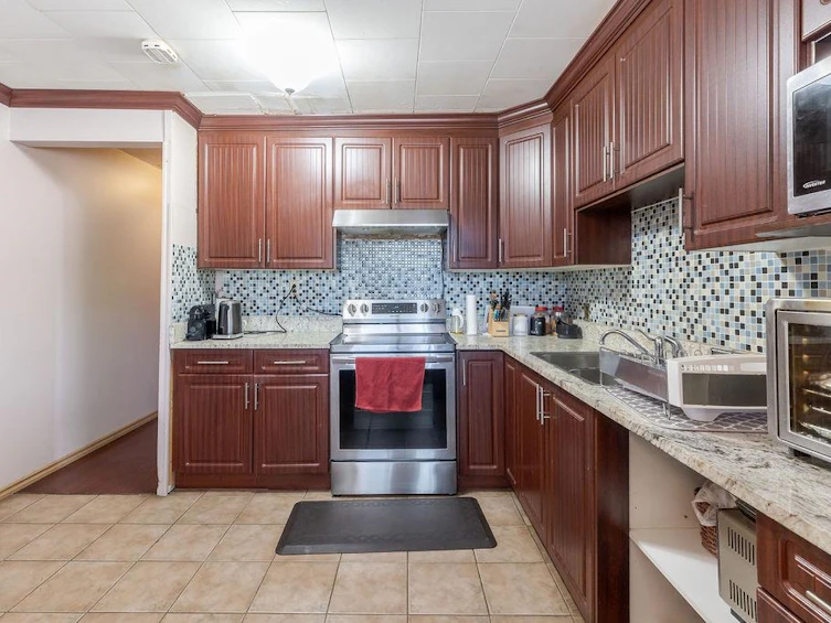 9246 148 Street, Surrey, BC, V3R 3W8 - 4