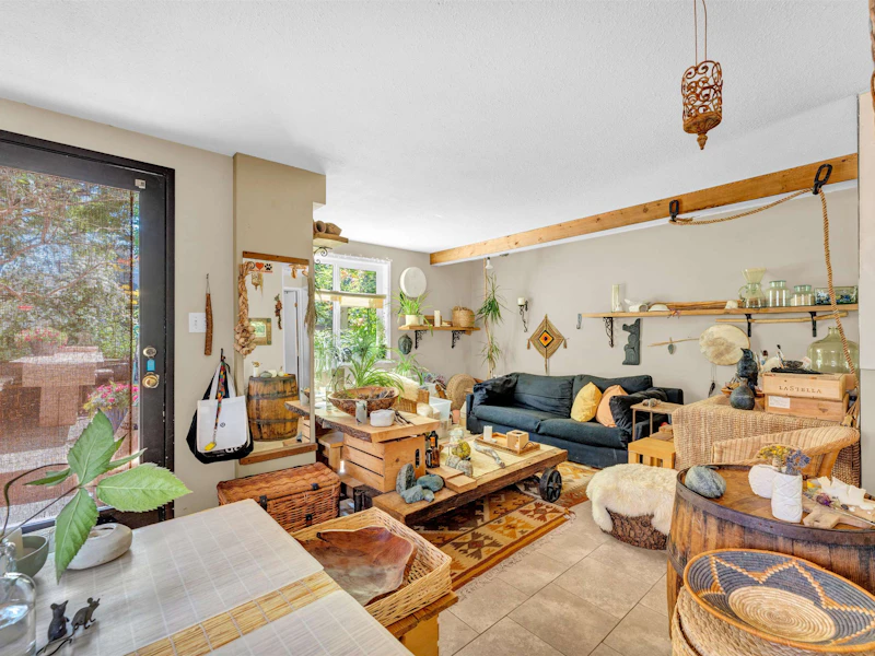2223 W 15th Avenue, Vancouver BC V6K 2Y6