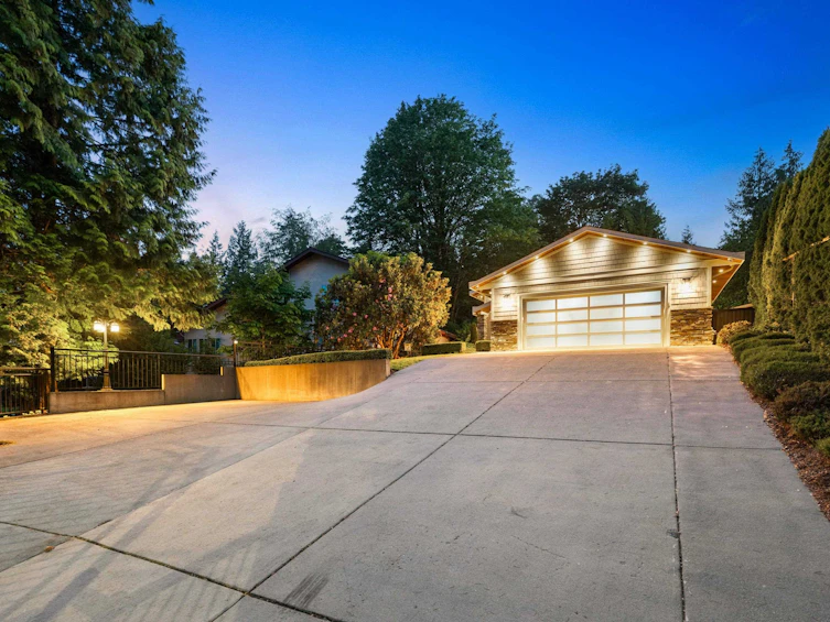 1312 Lansdowne Drive, Coquitlam, BC, V3E 1K6 - 36