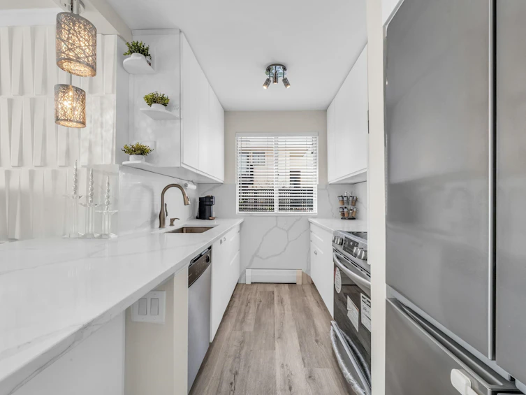 101-1750 Esquimalt Avenue, West Vancouver, BC, V7V 1R8 - 11