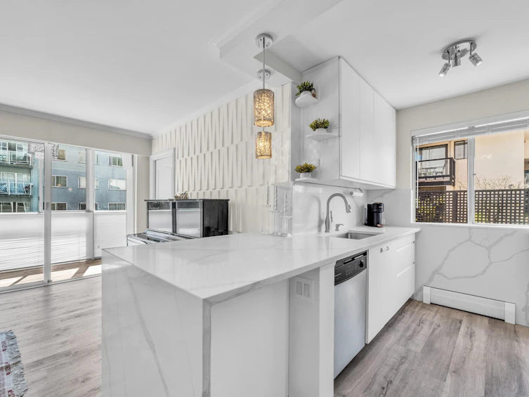 101-1750 Esquimalt Avenue, West Vancouver, BC, V7V 1R8 - 12
