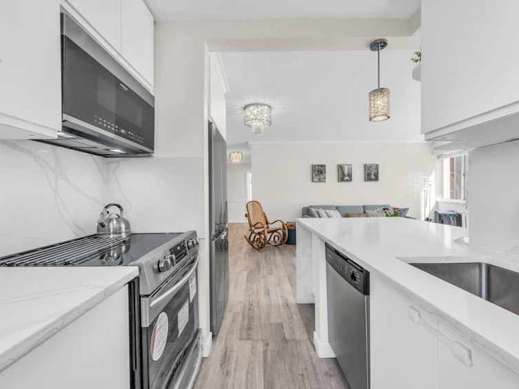 101-1750 Esquimalt Avenue, West Vancouver, BC, V7V 1R8 - 13