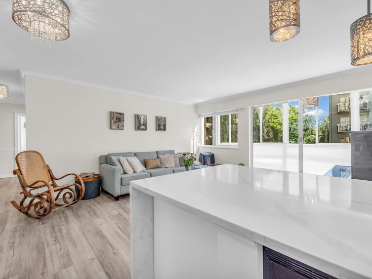 101-1750 Esquimalt Avenue, West Vancouver, BC, V7V 1R8 - 14