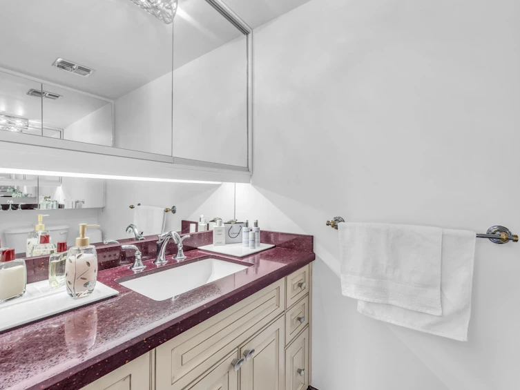 101-1750 Esquimalt Avenue, West Vancouver, BC, V7V 1R8 - 21