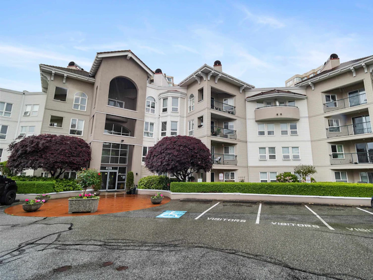 403-3172 Gladwin, Abbotsford, BC, V2T 5T3 - 2
