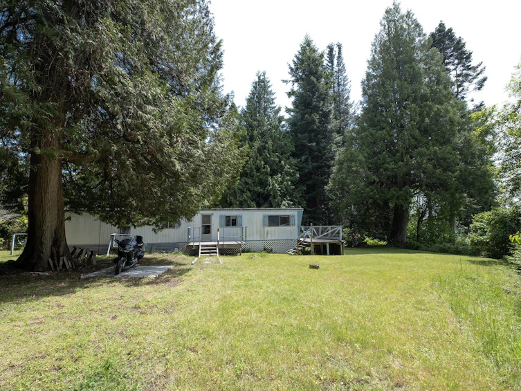8127 Redrooffs Road, Halfmoon Bay, BC, V7Z 1A7 - 8