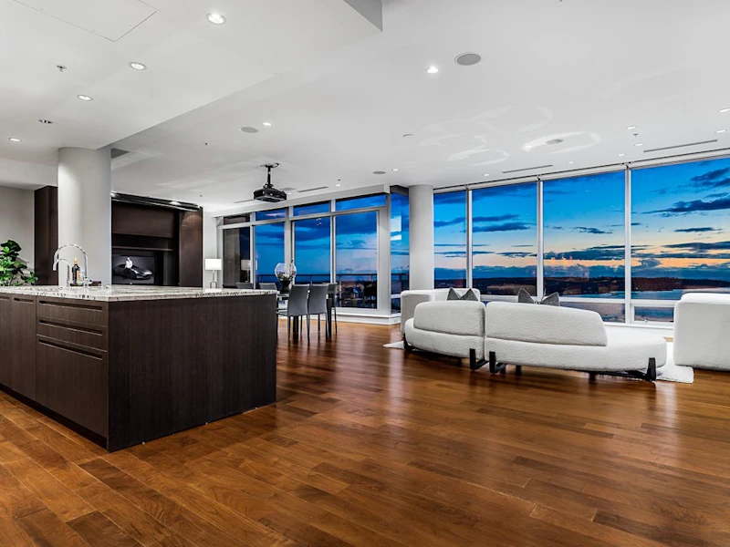 5201 - 1128 W Georgia Street, Vancouver BC V6E 0A8