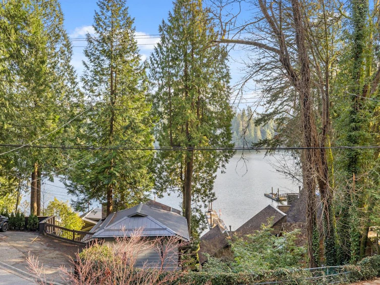 2829 Panorama Drive, North Vancouver, BC, V7G 1V7 - 29