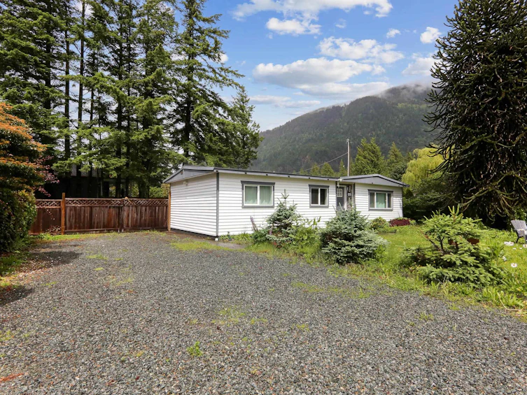 411 Emerald Avenue, Harrison Hot Springs, BC, V0M 1K0 - 3