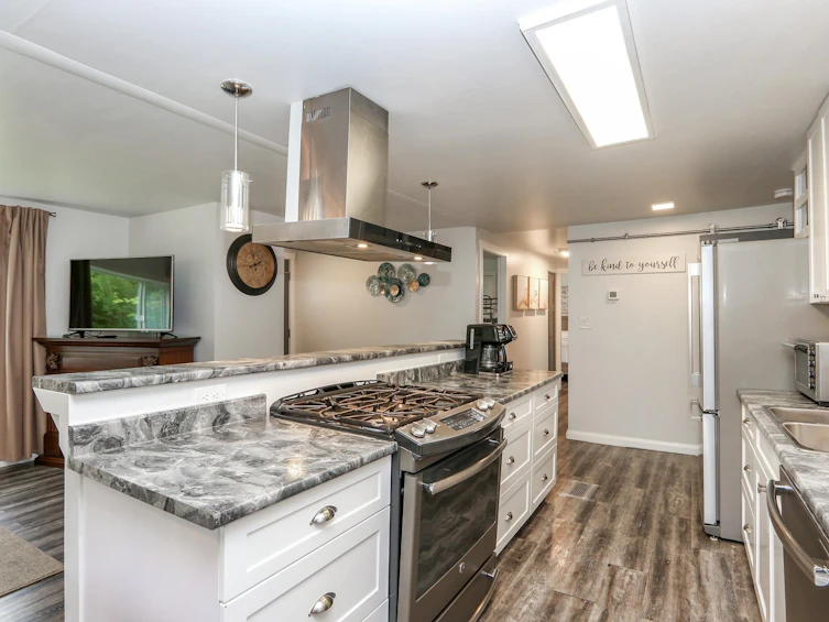 411 Emerald Avenue, Harrison Hot Springs, BC, V0M 1K0 - 9