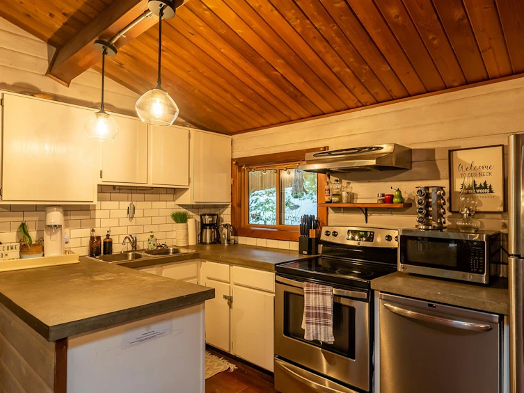 6854 Seaview Road, Sechelt, BC, V7Z 0E1 - 15