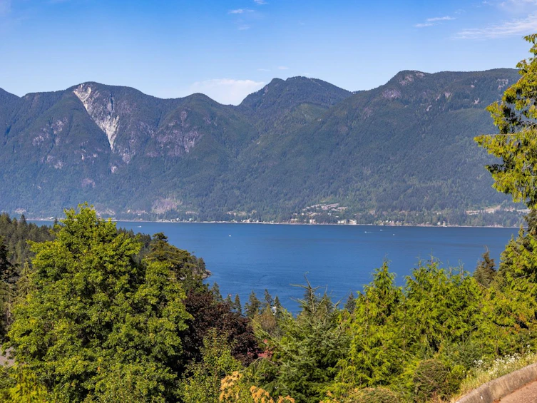 571 Roocroft Lane, Bowen Island, BC, V0N 1G2 - 4