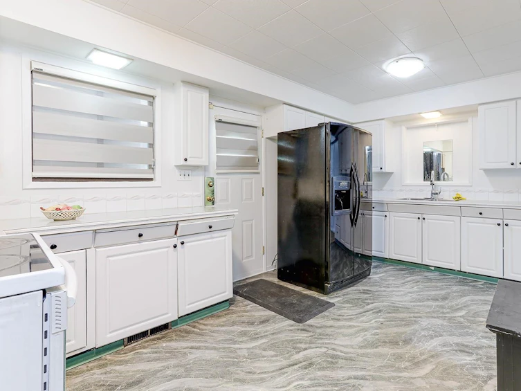 12902 106 Avenue, Surrey, BC, V3T 2B8 - 12